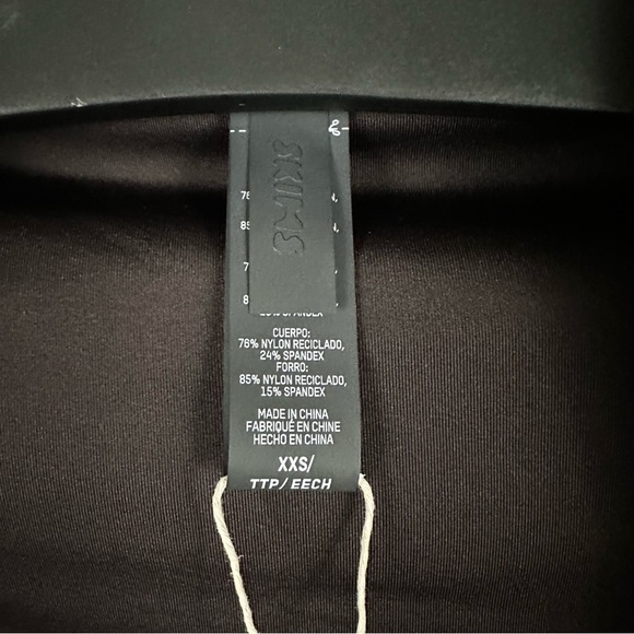 SKIMS Swin Long Sleeve Underwire Top - Picture 7 of 8